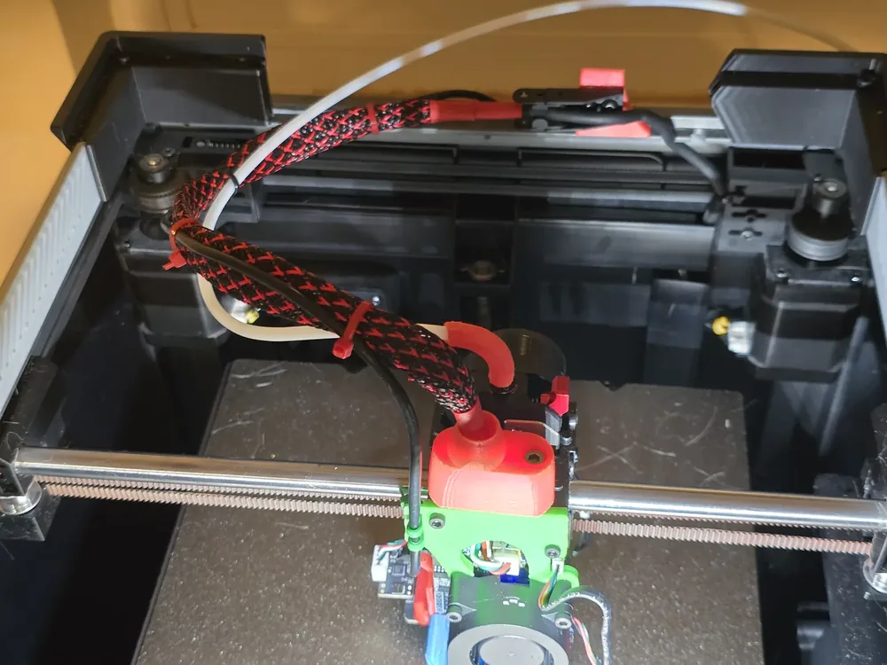 3D printer extruder, blower fan and hotend on the gantry