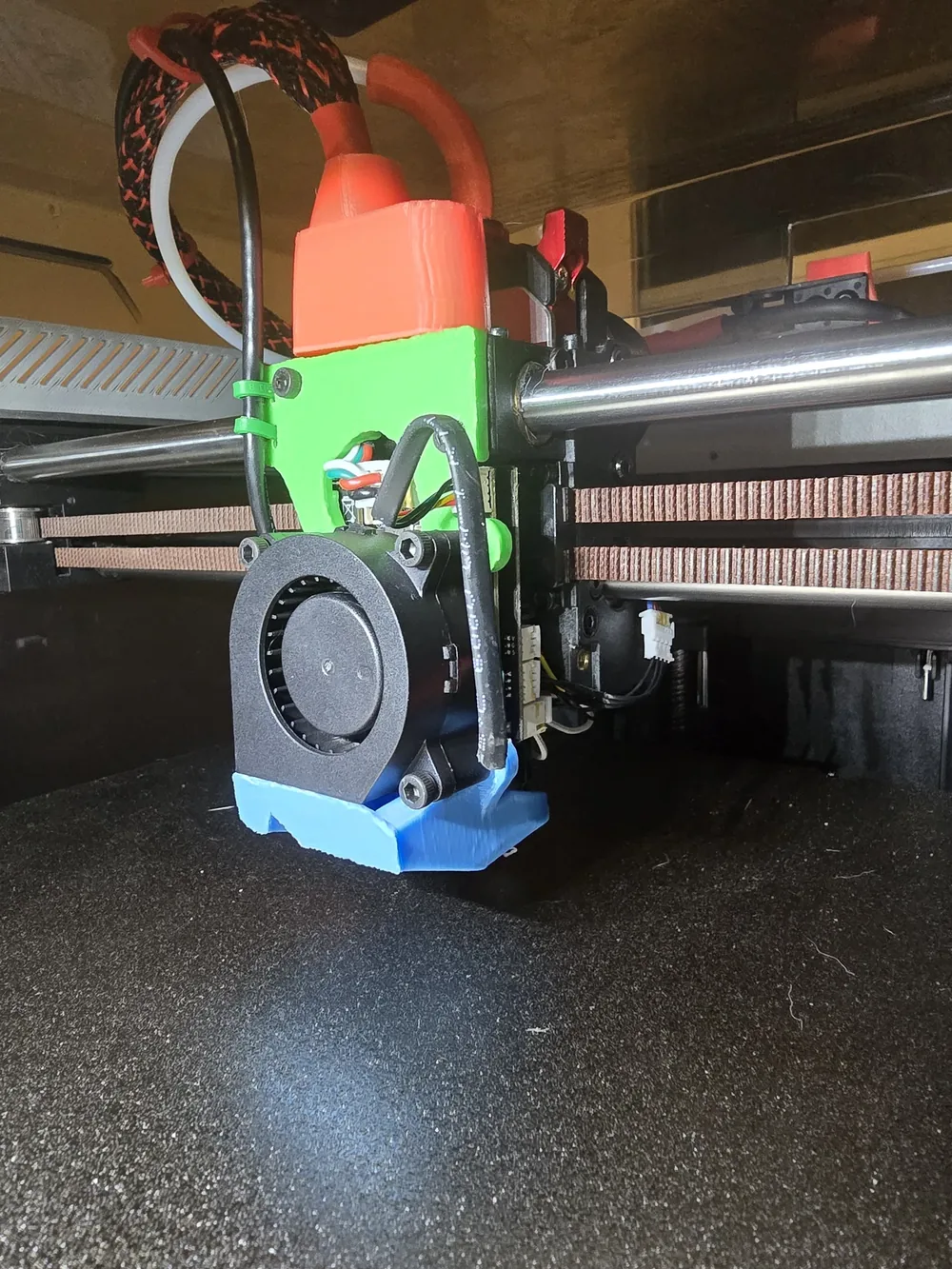 3D printer extruder, blower fan and hotend on the gantry