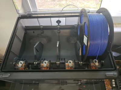 Filament spool and feed system inside a 3D printer