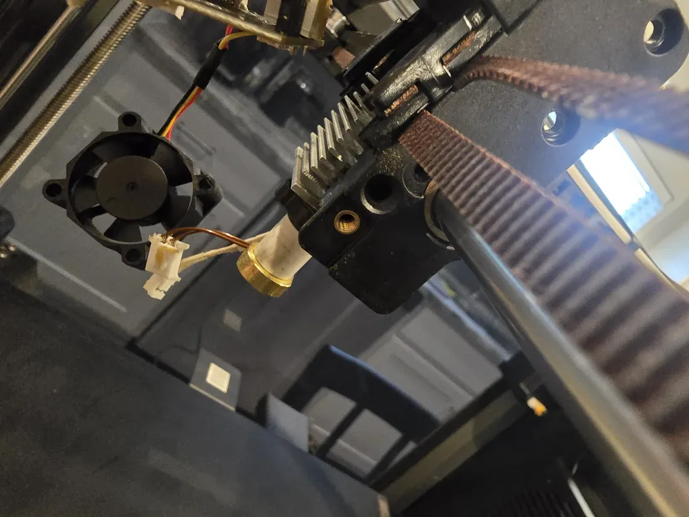 3D printer hotend and heatsink removed during repair